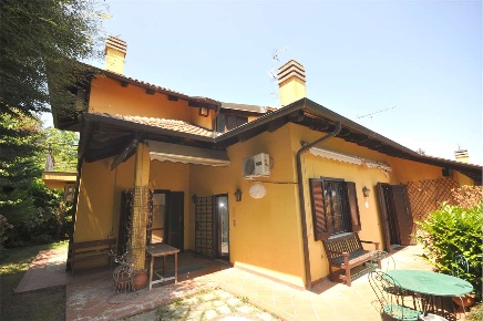 Foto Appartamento in via Aubert 9, Pino Torinese di 255 m² con 6 locali