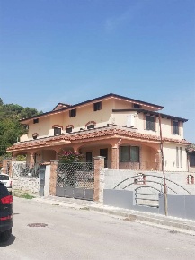 Foto Villa unifamiliare in Via Caduti Di Montelungo, Sparanise di 180 m²