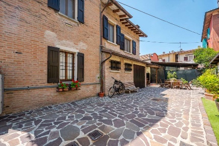 Foto Villa bifamiliare in via Muratori  4, Campogalliano di 273 m²