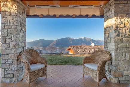 Foto Villa unifamiliare in Via San Michele 2, Pisogne di 288 m² in vendita