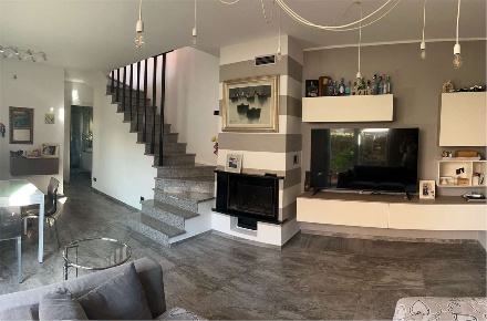 Foto Villa a schiera in via larga, Luni di 180 m² con 6 locali in vendita