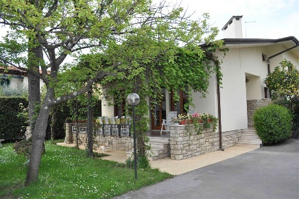 Foto Villa unifamiliare in Via L. Quartieri, Forte dei Marmi di 260 m²