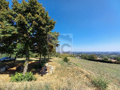 Foto Villa unifamiliare in Via A.Motti, Albinea di 500 m² con 12 locali