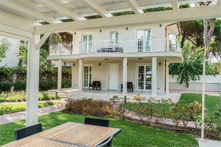 Foto Villa unifamiliare in Via Soffici, Forte dei Marmi di 200 m²