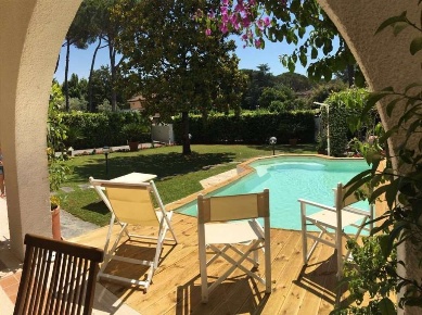 Foto Villa unifamiliare in Via Balduini, Forte dei Marmi di 210 m²