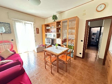 Foto Appartamento in via aldo moro  1, Luni di 70 m² con 3 locali