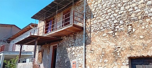 Foto Appartamento in VIA FIENILI, Sonnino di 121 m² con 6 locali in vendita