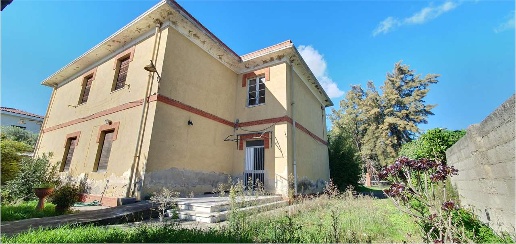 Foto Villa unifamiliare a San Gavino Monreale di 320 m² con 10 locali