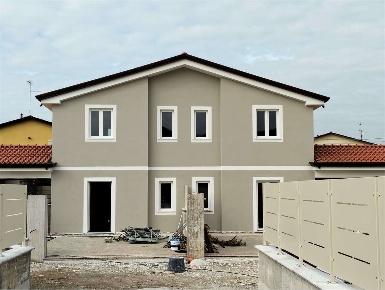 Foto Villa a schiera in dogana, Luni di 110 m² con 4 locali in vendita
