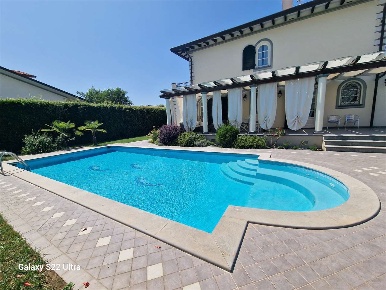 Foto Villa unifamiliare in Via Donati, Forte dei Marmi Vittoria Apuana
