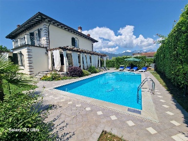 Foto Villa unifamiliare in Via B. Croce, Forte dei Marmi Vittoria Apuana