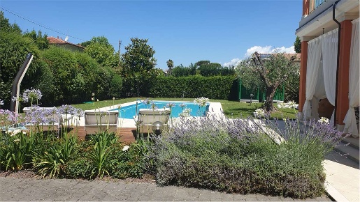 Foto Villa unifamiliare in Via  della Barbiera, Forte dei Marmi di 370 m²