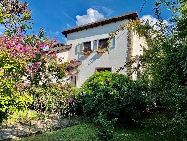 Foto Villa unifamiliare in Via Dante Alighieri 6, Oggiono di 350 m²
