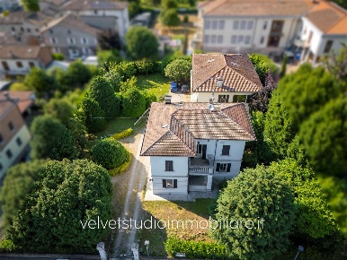 Foto Villa unifamiliare in VIA VOLTURNO, Cavezzo di 300 m² con 17 locali