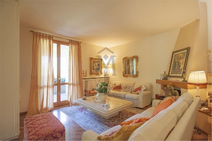 Foto Villa unifamiliare a Albinea di 297 m² con 10 locali in vendita