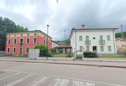 Foto Villa unifamiliare in Via Pieve, Chiampo di 631 m² con 22 locali