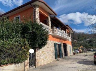 Foto Villa unifamiliare in Contrada Focerale  7, Subiaco di 219 m²
