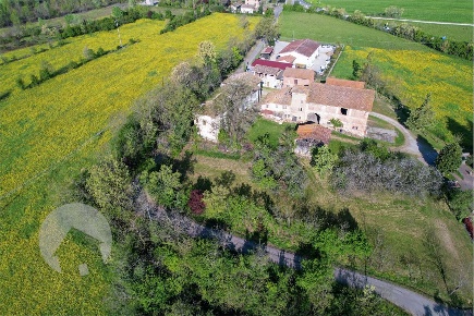 Foto Villa bifamiliare in via Oliveto 5, Albinea di 650 m² con 10 locali