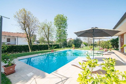 Foto Villa unifamiliare in Via Santagostino  6, Casorate Primo di 450 m²