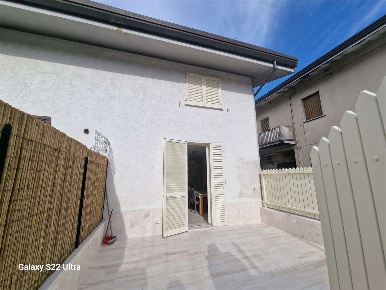 Foto Villa bifamiliare in Via Francesco Crispi, Forte dei Marmi di 135 m²