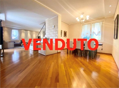Foto Villa unifamiliare in via marina, Lesmo di 377 m² con 6 locali
