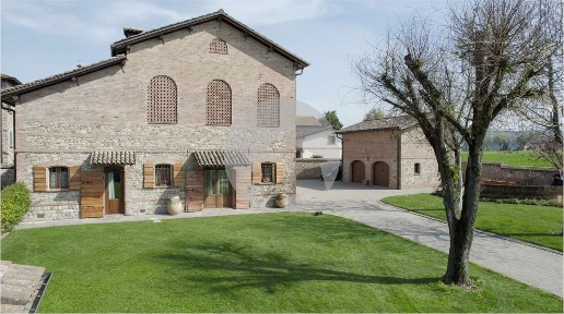 Foto Villa unifamiliare in Borzano, Albinea di 461 m² con 8 locali