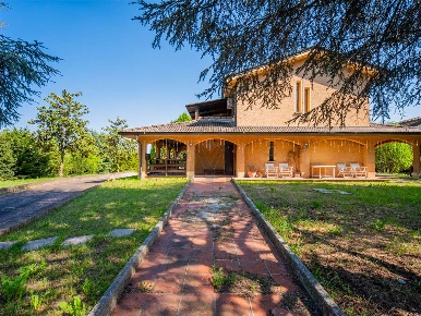 Foto Villa unifamiliare in G. DI VITTORIO 6/1, Albinea di 247 m² in vendita