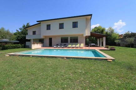 Foto Villa unifamiliare in Via Gorizia, Forte dei Marmi Vittoria Apuana