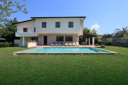 Foto Villa unifamiliare in Via Lorenzo dei Medici, Forte dei Marmi