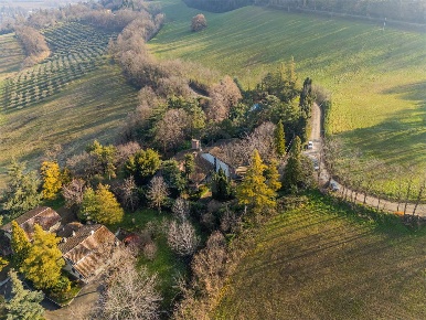 Foto Villa unifamiliare in GIROLDINI 6, Albinea di 410 m² con 13 locali