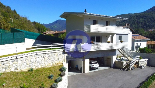 Foto Villa unifamiliare in Via San Bernardino 1A, Zogno di 295 m²