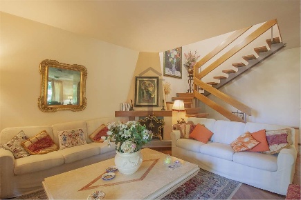 Foto Villa unifamiliare a Albinea di 297 m² con 10 locali in vendita
