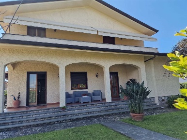 Foto Villa unifamiliare in Via Martiri della Sassaia, Forte dei Marmi