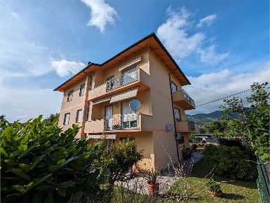 Foto Appartamento a Castelnuovo Magra di 188 m² con 8 locali in vendita