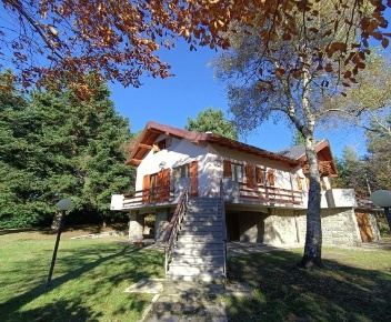 Foto Villa unifamiliare in Via Castelnuovo, Rufina di 110 m² con 8 locali
