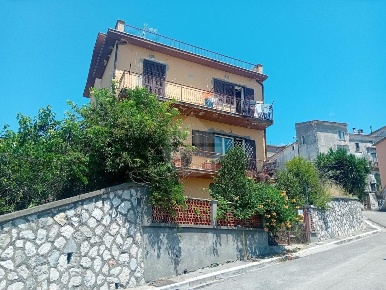 Foto Villa unifamiliare in VIA LIBERATO SALTARELLI, Minturno di 210 m²