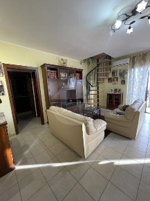 Foto Appartamento in via dei partigiani, Ronciglione di 90 m² con 6 locali