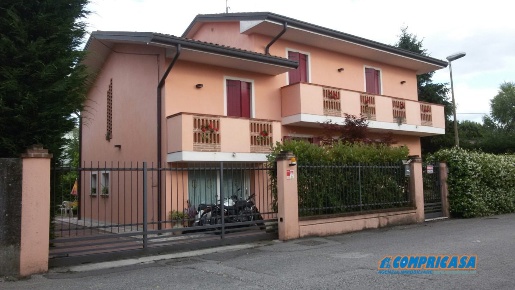 Foto Villa unifamiliare a Montagnana di 200 m² con 7 locali in vendita