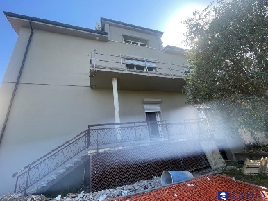 Foto Appartamento in VIA CAFFAGGIOLA, Luni di 90 m² con 4 locali in vendita