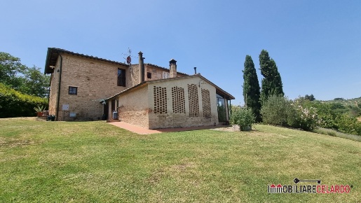 Foto Villa unifamiliare a San Gimignano di 330 m² con 9 locali in vendita