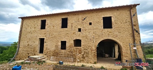 Foto Villa unifamiliare a Poggibonsi di 165 m² con 5 locali in vendita