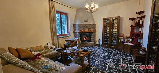 Foto Villa unifamiliare a San Gimignano di 832 m² con 27 locali in vendita