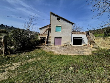 Foto Villa unifamiliare a Loreto Aprutino di 161 m² con 5 locali in vendita
