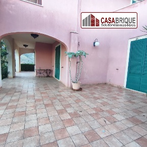 Foto Villa unifamiliare in Via Case Nuove, Altavilla Milicia di 300 m²