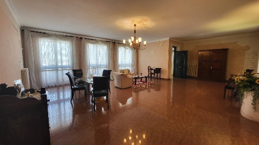 Foto Appartamento in Via dei Giacinti, San Pietro Vernotico di 200 m²