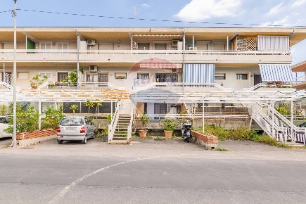 Foto Appartamento in Via Vampolieri, Aci Castello di 100 m² con 5 locali