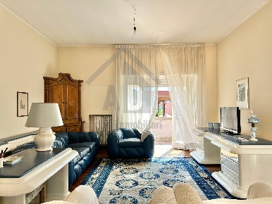 Foto Appartamento in via monte santo, Cosenza di 175 m² con 4 locali