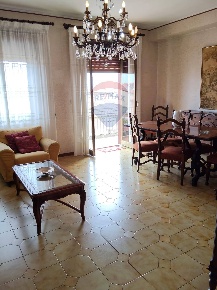 Foto Appartamento in Via San Giuseppe, Mascali di 113 m² con 6 locali