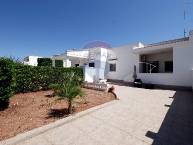 Foto Villa a schiera in Via Lisbona, Carovigno di 85 m² con 3 locali