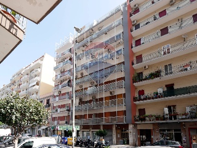 Foto Appartamento in Viale Japigia, Bari di 99 m² con 3 locali in vendita